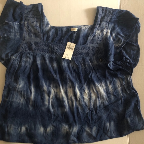 Hollister Tops - Hollister Top size Large NWT